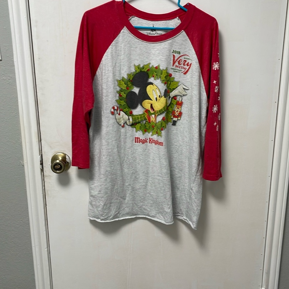 2018 Disney Parks very Merry Christmas Christmas party shirt. Size Xl